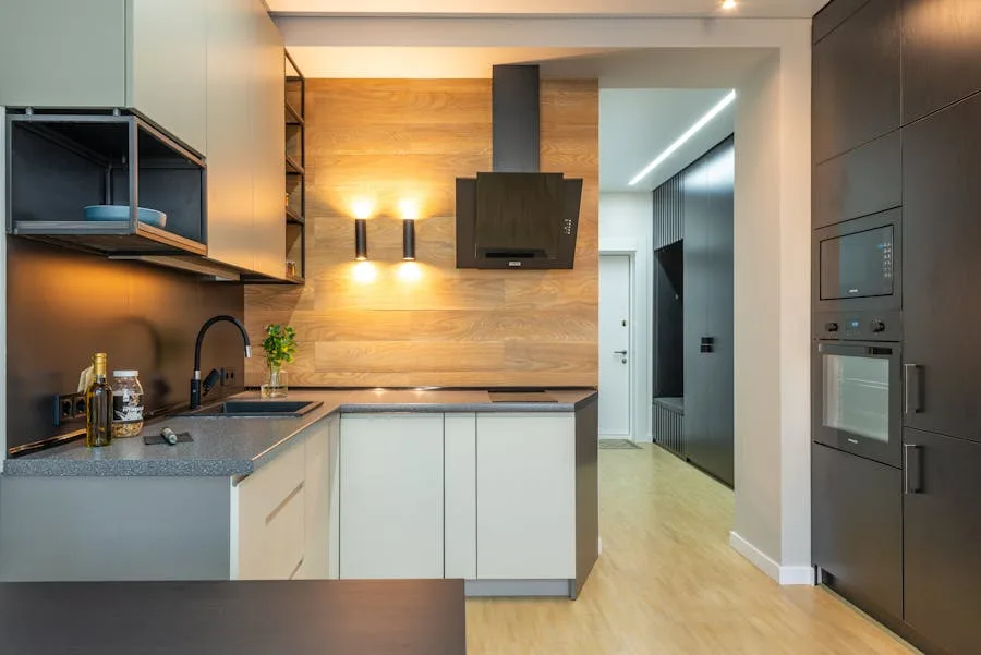 Cocina moderna con extractor campana empotrada — reparación y mantenimiento extractores Medellín